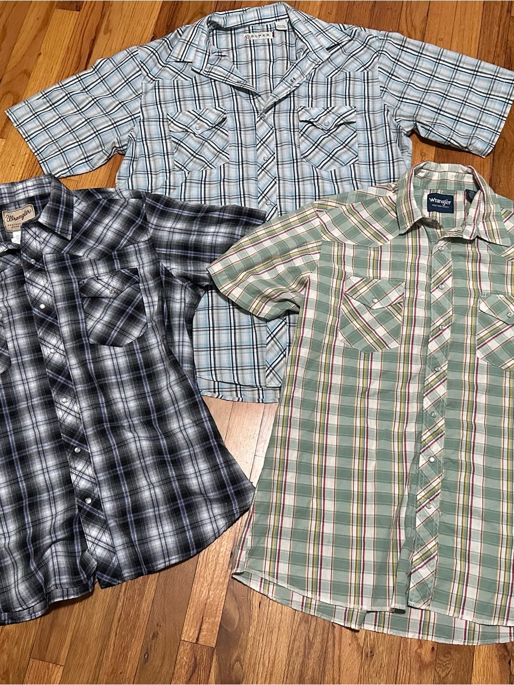 Lot of 3: 2 Wrangler & 1 Roper Plaid Short-Sleeve Western men’s XL Shirts Pearl